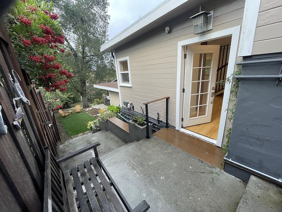 1st image of 838 Hillcrest Dr