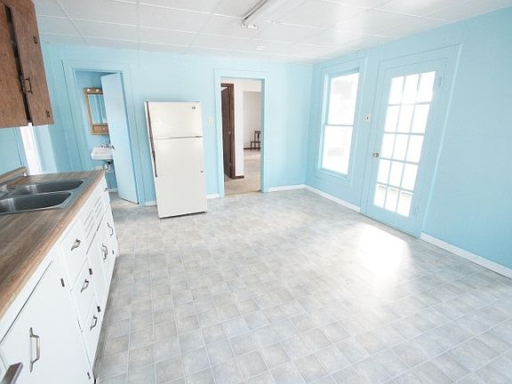4th image of 3160 N Hancock St