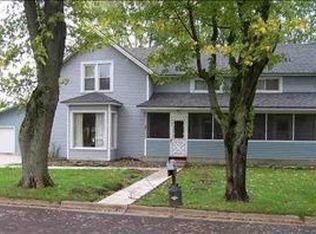 206 W 2nd Ave, Dorchester, WI 54425