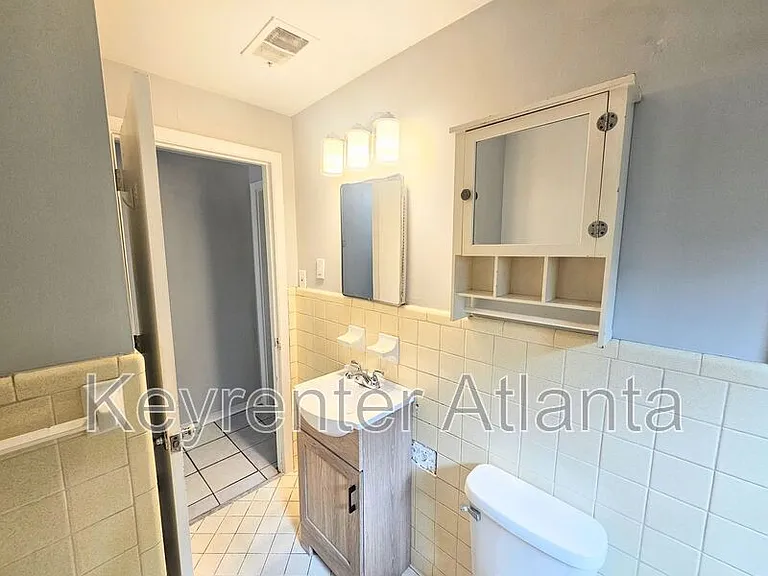 1155 United Ave SE #C — Photo 9