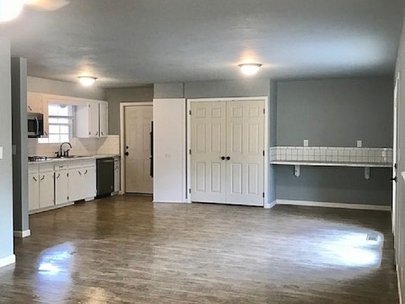 5th image of 1106 Young Ave