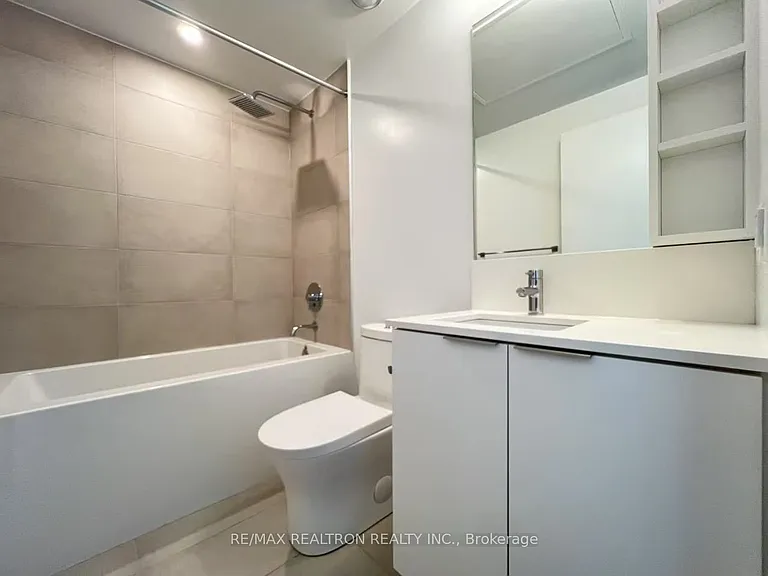 8 Wellesley St W #3202 — Photo 14