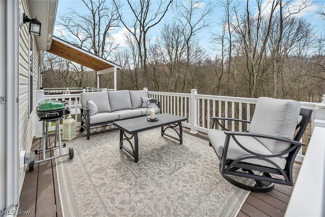 3 bed, 3.5 bath, 2372 sqft, $2,700 — Photo 2