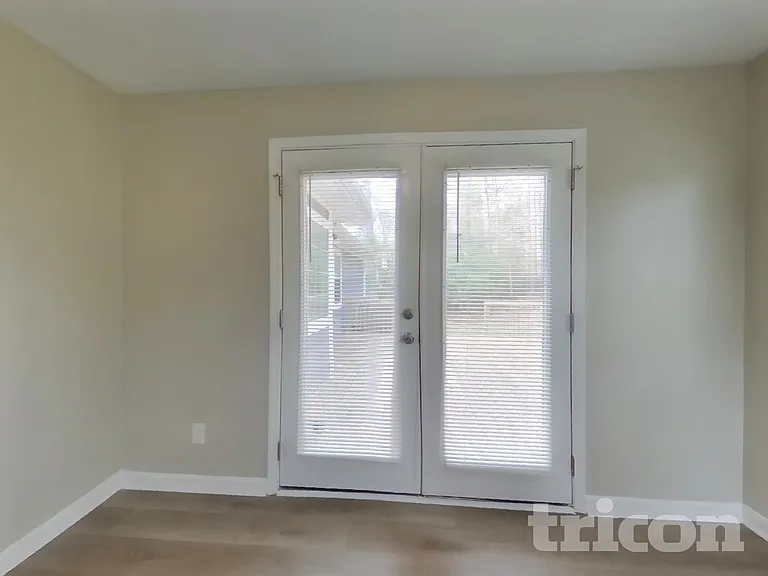 211 Robin Ln — Photo 17