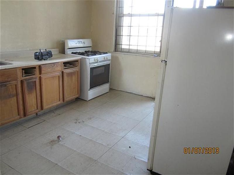 2nd image of 706 E 50th Pl