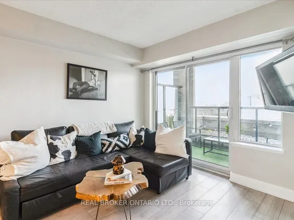 1215 Bayly St, Pickering, ON