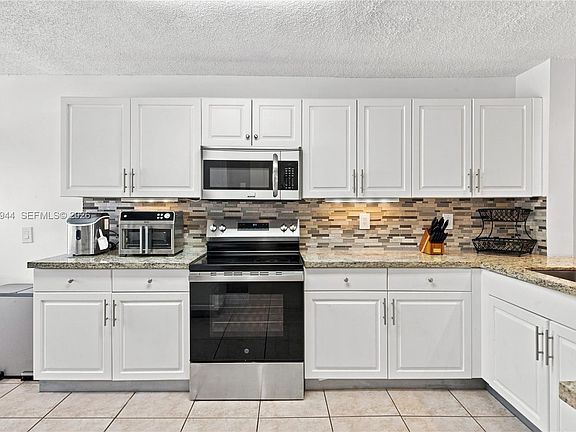 5th image of 1625 Orion Ln