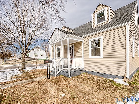 3rd image of 1100 E 16th St