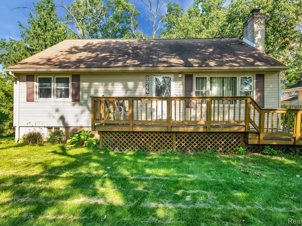 2244 Terrapin St, Wolverine Lake, MI 48390