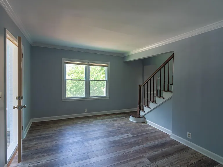 233 Kinsey Ct NE #B — Photo 4