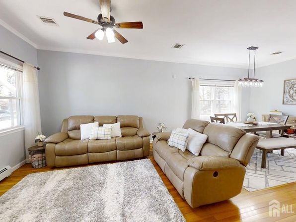 45 Maryknoll Rd, Metuchen, NJ 08840