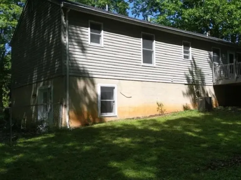 119 Wade Ln #B — Photo 8