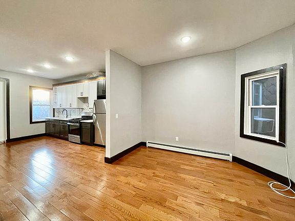4th image of 45 Saint Pauls Ave #2BA