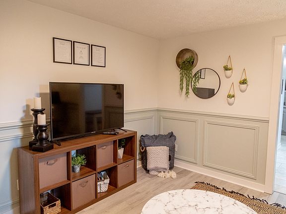 2nd image of 315 Doyle St APT 1