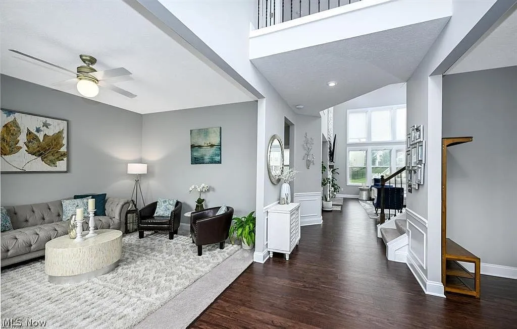 5 bed, 5.0 bath, 4816 sqft, $5,200 — Photo 4