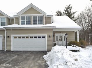14 Hummingbird Ct, Niskayuna, NY 12309