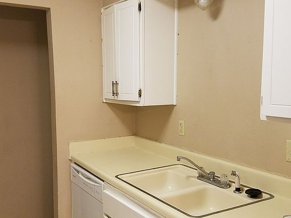 4th image of 2624 N Ann Arbor Ave APT 205