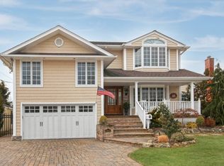 2834 Lindenmere Dr, Merrick, NY 11566