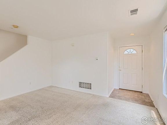 4th image of 922 Canary Ct