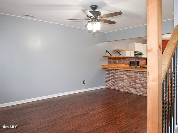 3rd image of 1002 Grandeur Avenue