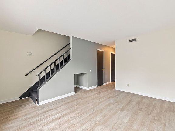5th image of 3034 Jefferson St APT 4