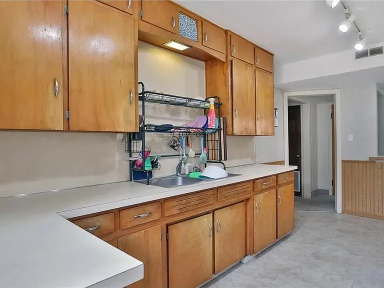 511 13th Ave SW #1 — Photo 6