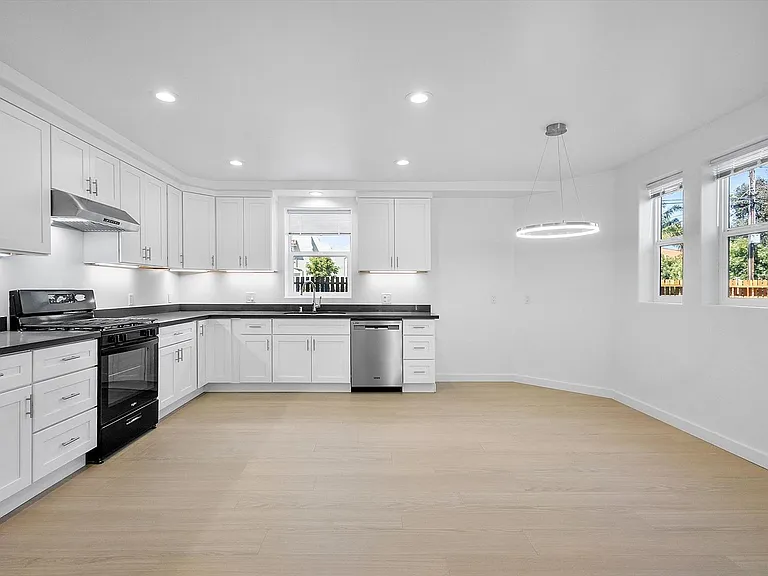 1533 Lafayette St #A — Photo 4