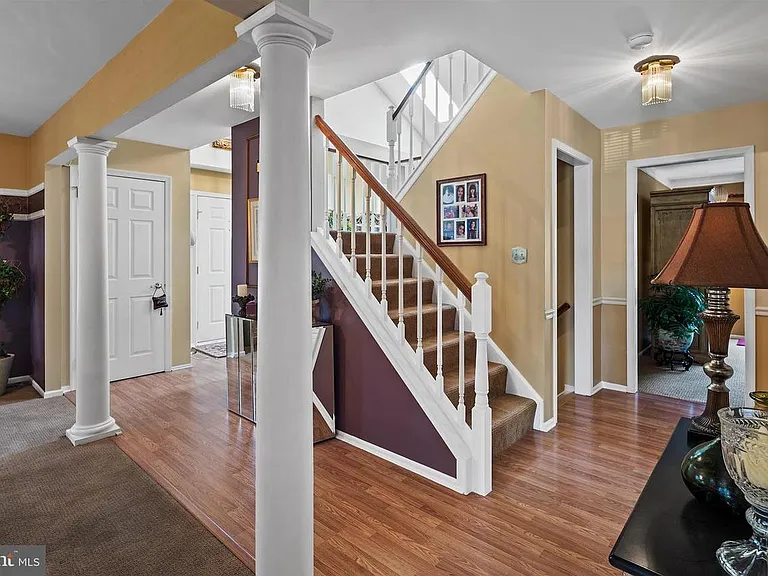 100 Endsleigh Ct — Photo 7