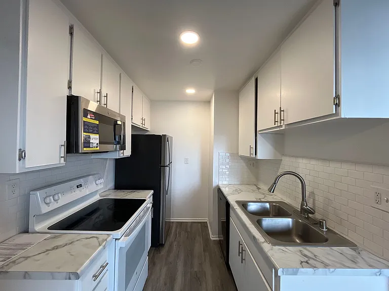 951 S. Oxford Ave. — Photo 32