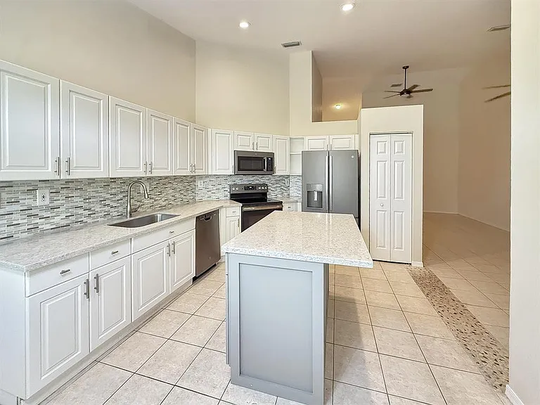 2400 E Aragon Blvd #2 — Photo 8