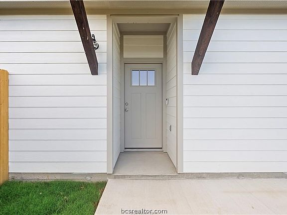 3rd image of 1245 Storm Row Ln