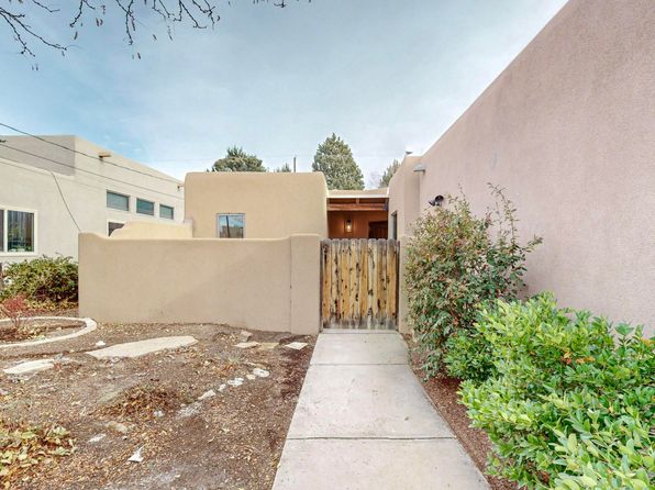 1020 Stanford Dr NE