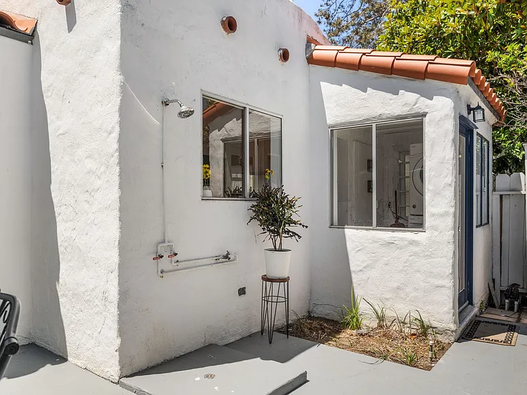 1303 Cave St — Photo 46