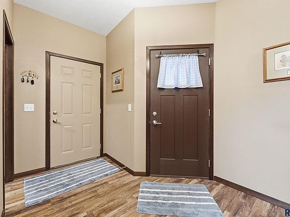 5th image of 4001 E Brewster St