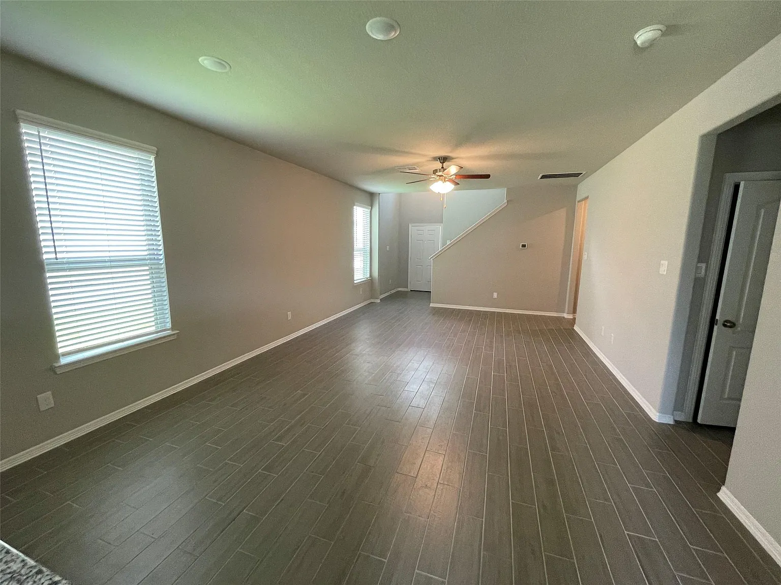 4 bed, 2.5 bath, 2074 sqft, $1,950 — Photo 3