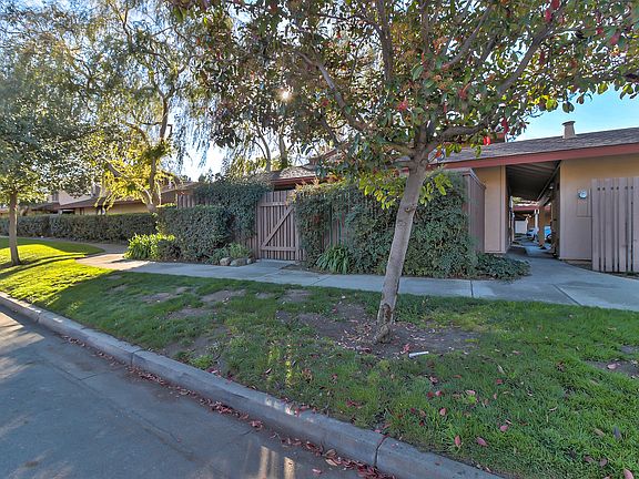 5th image of 215 Red Oak Dr W APT Q