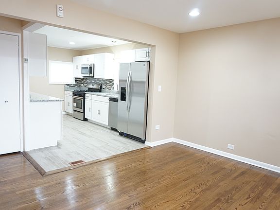Entrance to living and kitch