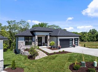 2504 NE Woodland Oak Cir, Lees Summit, MO 64086