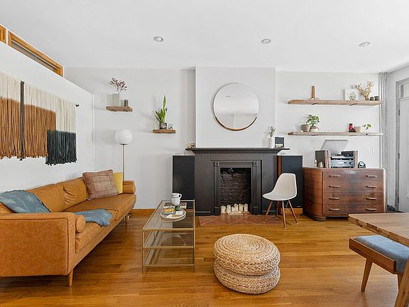 2nd image of 1867 Stockholm St