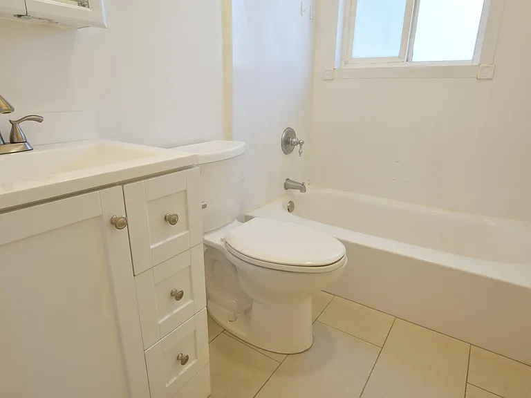 4453 McKinnon Dr — Photo 8