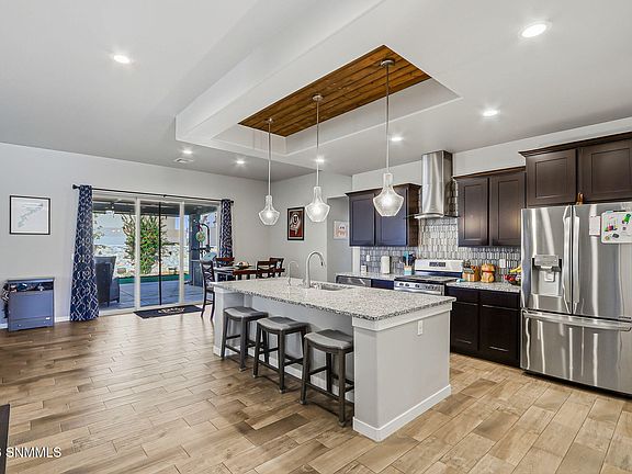 2nd image of 2555 Petaluma Ave