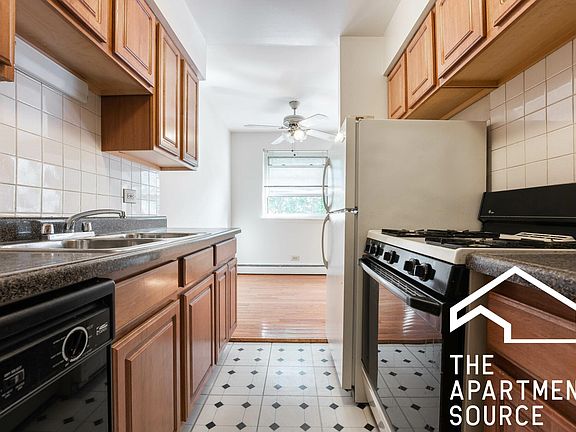 4th image of 525 W Aldine Ave #306