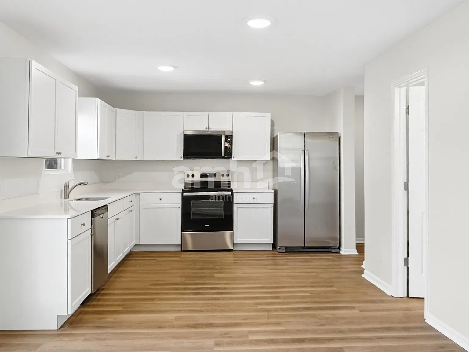 4 bed, 2.5 bath, 2262 sqft, $2,325 — Photo 3