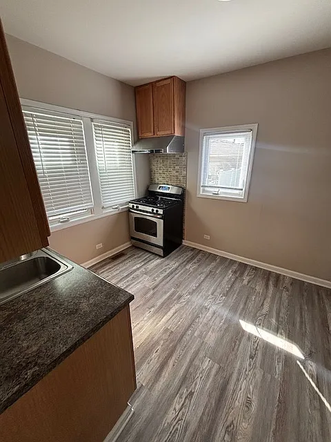 3 bed, 850 sqft, $1,950 — Photo 2
