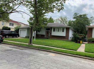860 Newburg Ave, Valley Stream, NY 11581