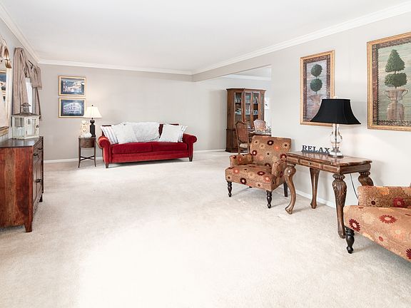 4th image of 1038 Tamarack Ln