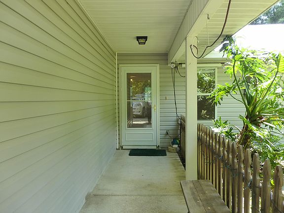 3rd image of 6719 NE 33rd Ct