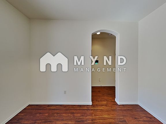 4th image of 1693 W Green Thicket Way