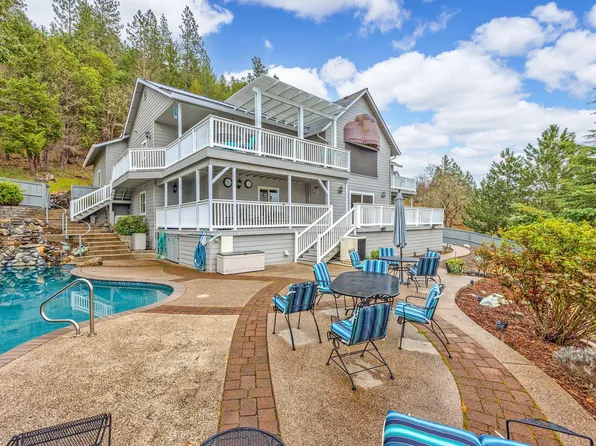 124 Osprey Vis, Shady Cove, OR 97539