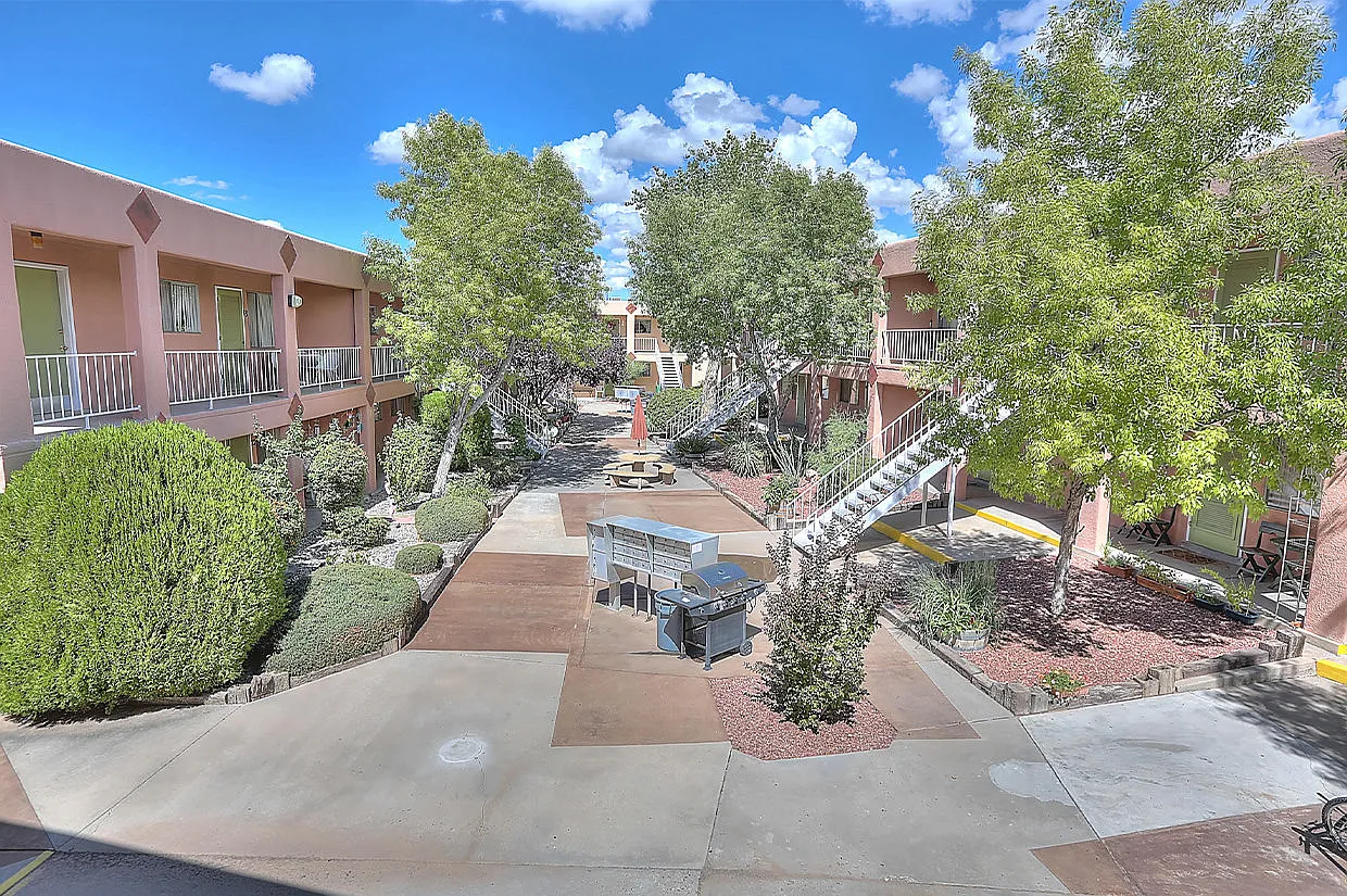 White Oak Apartments — Photo 4